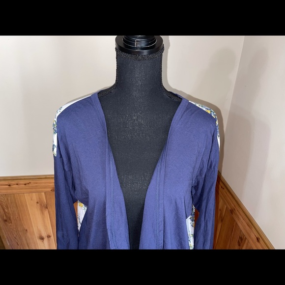 Tulip B Button Up Cardigan - Picture 3 of 8